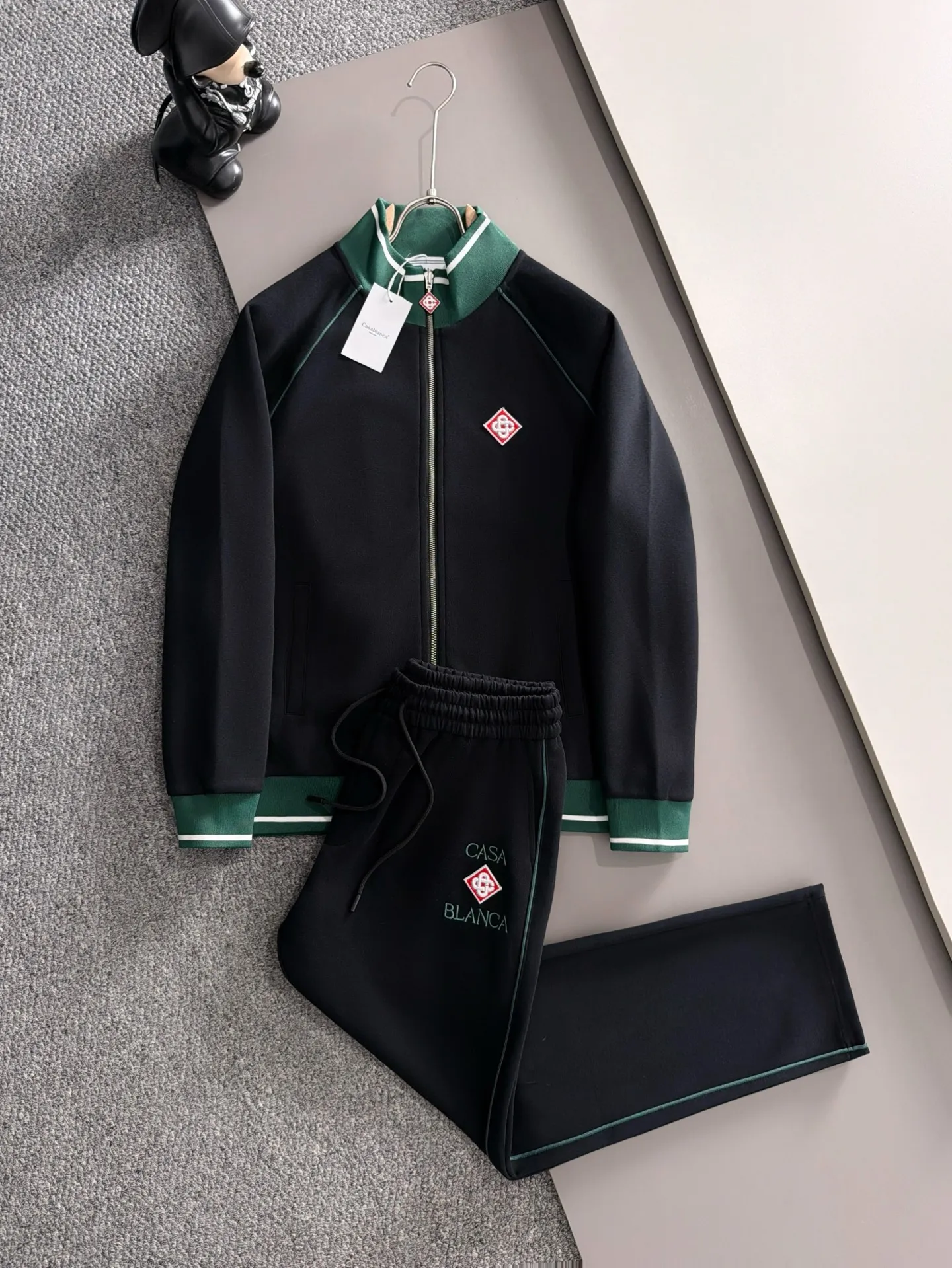🛫🛫🛫High version Casablanca Casablanca 26ss customized top-quality fabric new jacket casual pants, ribbon letter embroidery stitching new show products‼ The product is in perfect condition, comfortable and warm, complete with three labels, full and attractive color, very outstanding design, customized hardware accessories can easily enhance the fashion sense, the workmanship is extremely elegant and rigorous, and the wiring is neat and meticulous! A masterpiece from a famous designer! The upper body does not look bloated and is super handsome! Sizes：M～XXXL